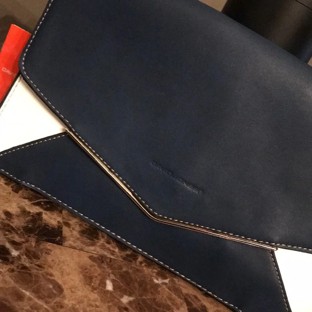 🆕 David Jones crossbody.” - Picture 2 of 6